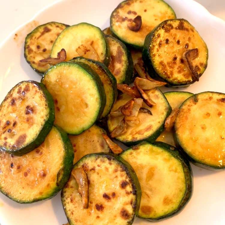 簡単！ズッキーニのガーリック炒め♪