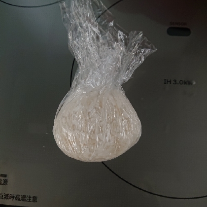 松茸の味お吸いものを使って、おにぎり