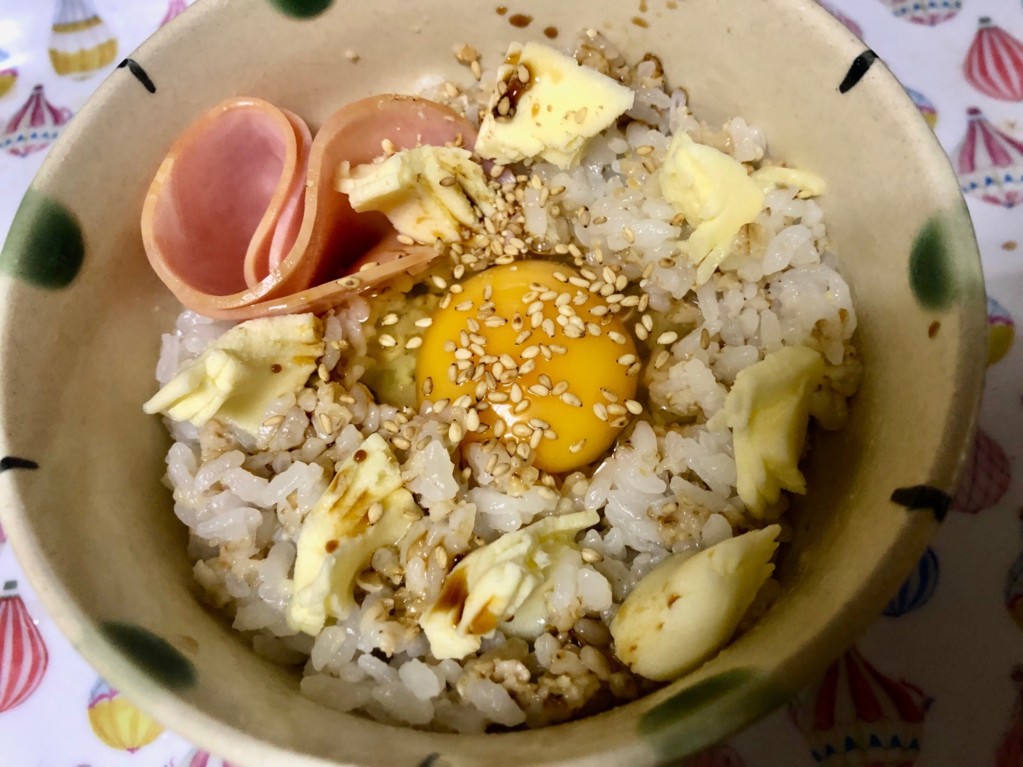 ハムチーズ入りオートミール卵かけご飯