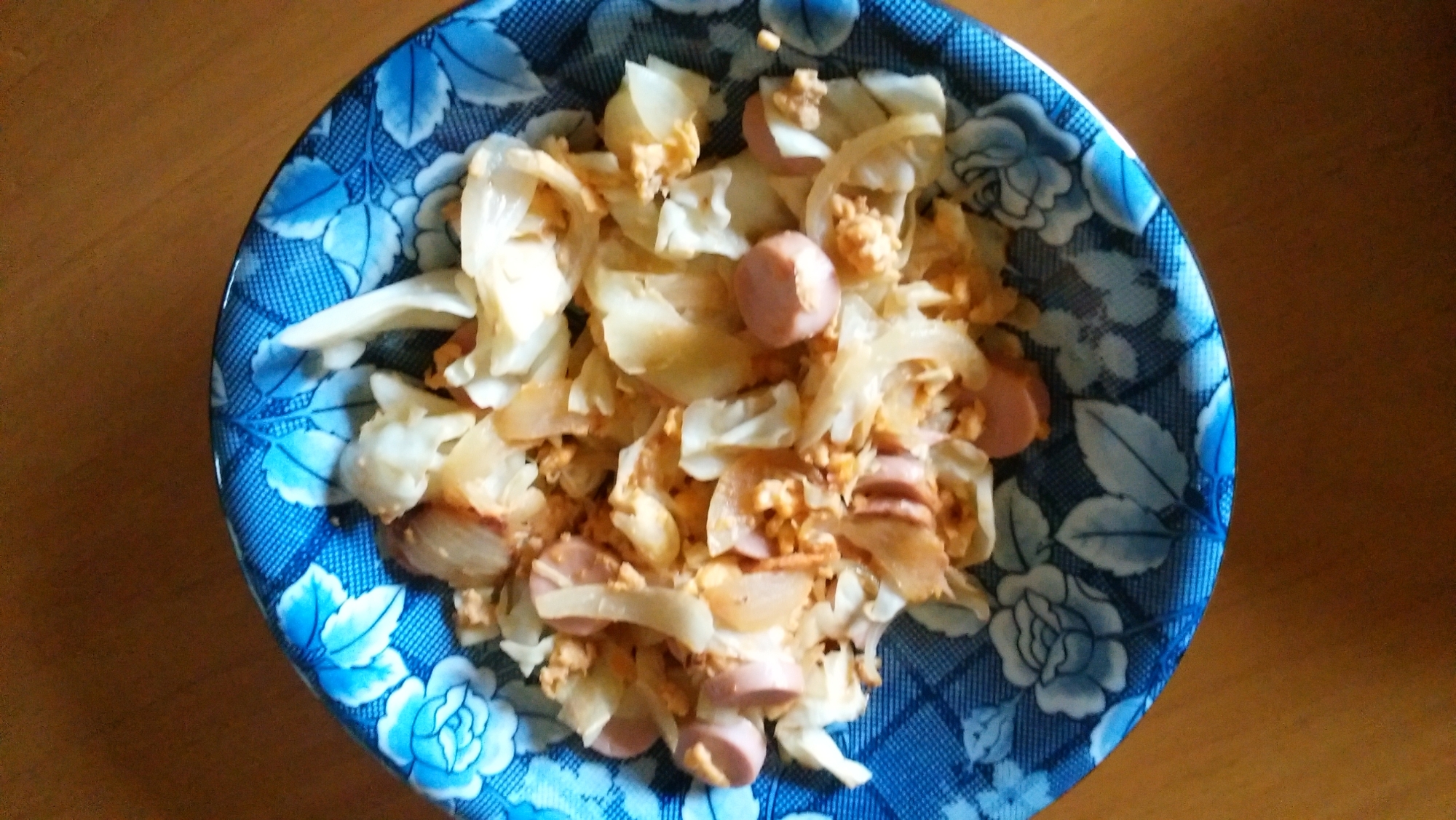 野菜と卵と魚肉ソーセージの味噌マヨ炒め