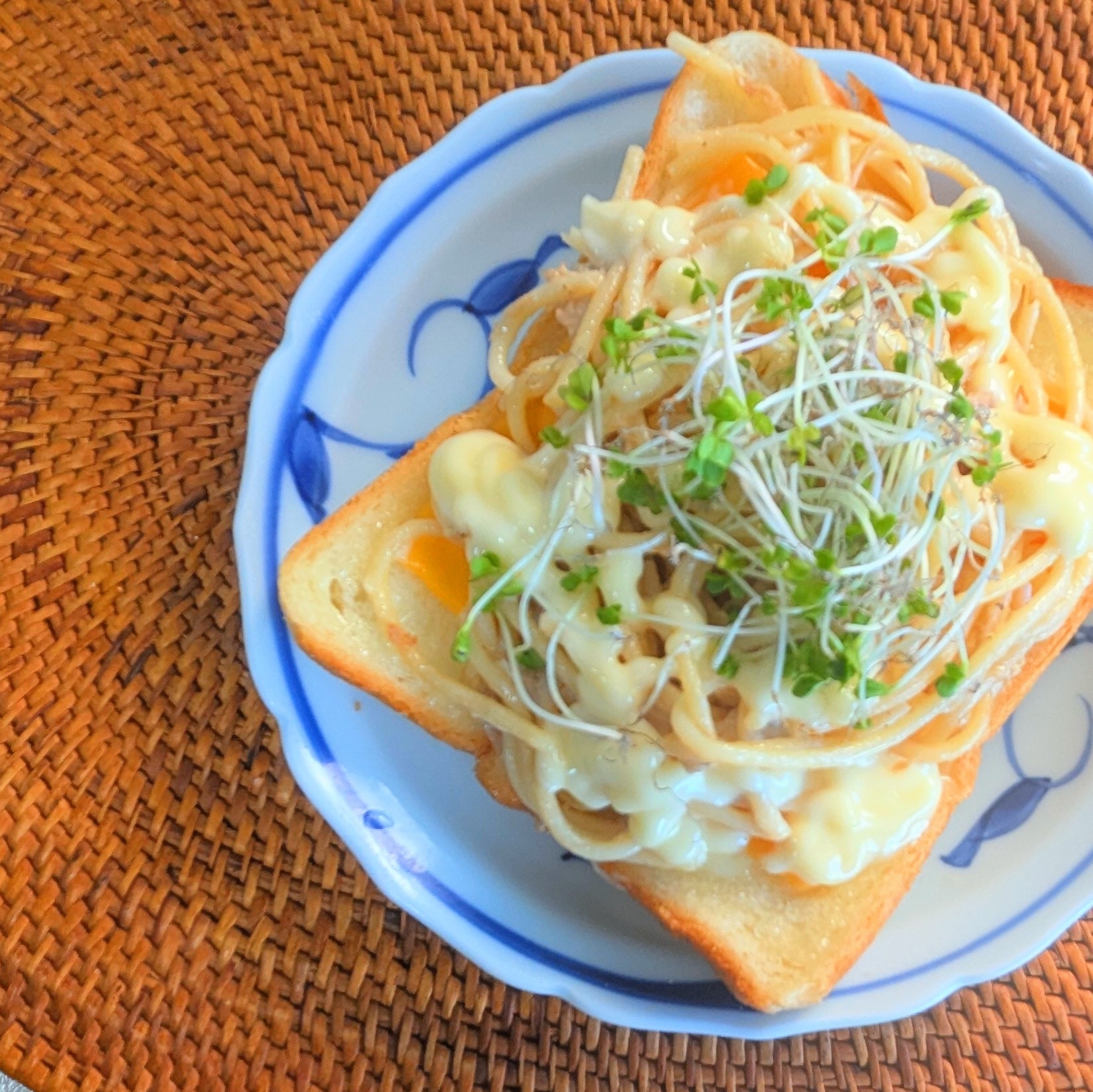 スパサラトースト