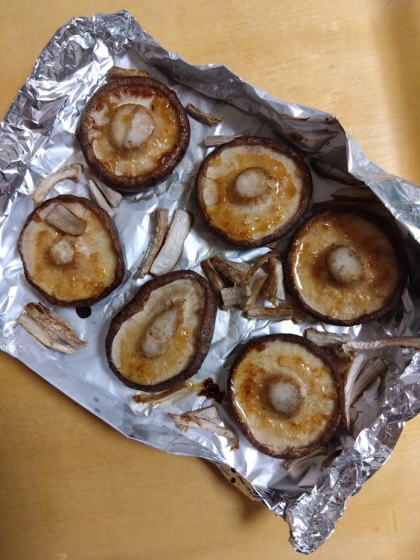シンプルが一番！肉厚しいたけのホイル焼き