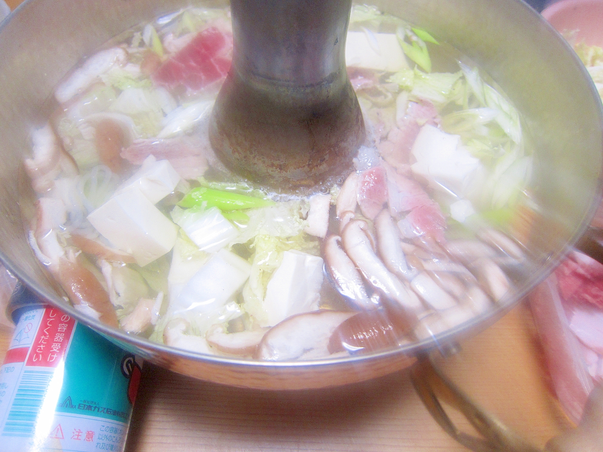 都城産豚肩ロース肉と白菜と葱と豆腐と椎茸の鍋グリル