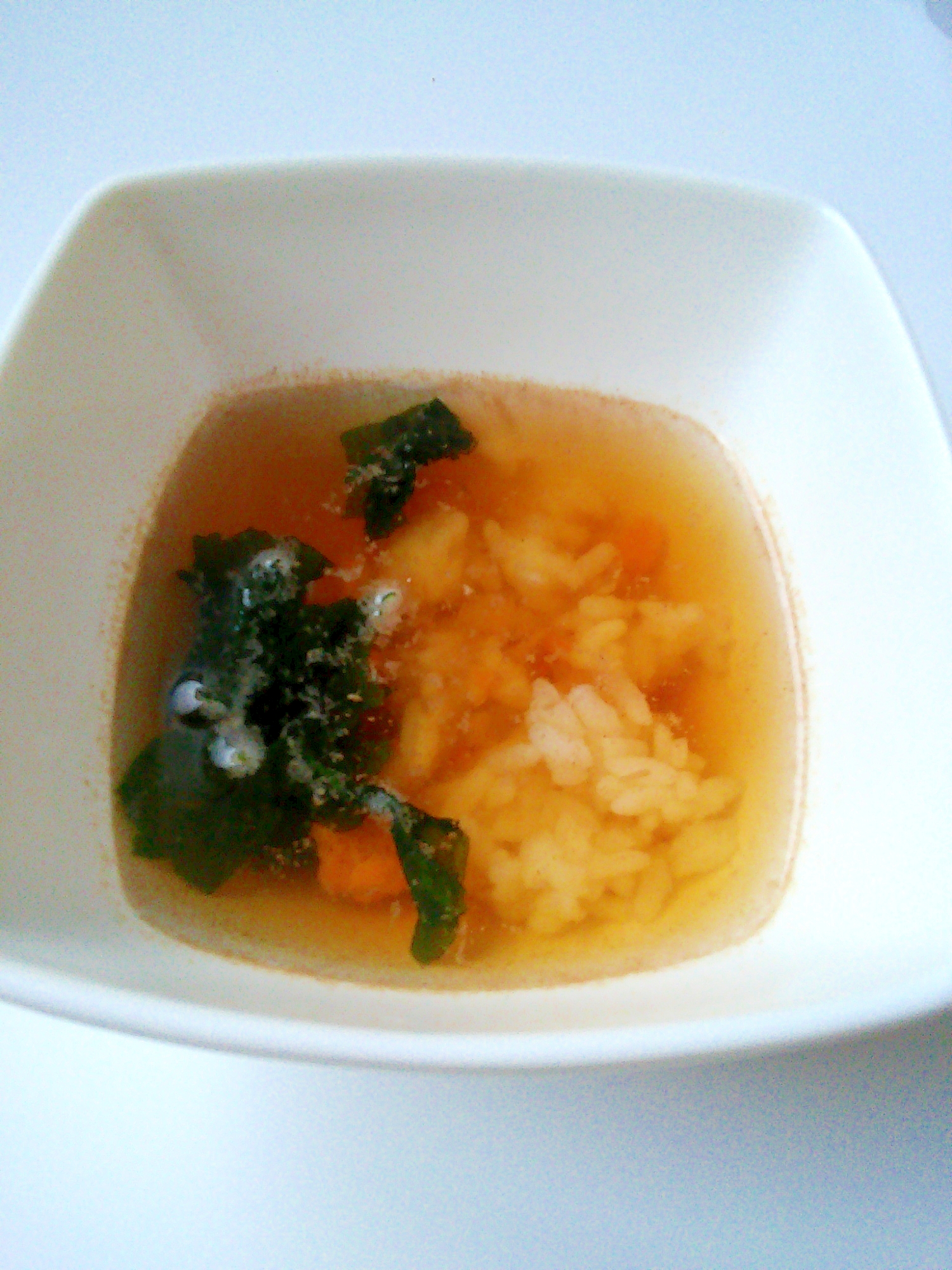 レンジで簡単☆鮭フレークとわかめの和風スープご飯