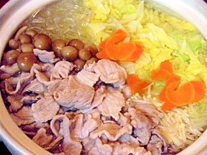昆布茶と魚醤で旨みUP♪シンプルな豚白菜鍋