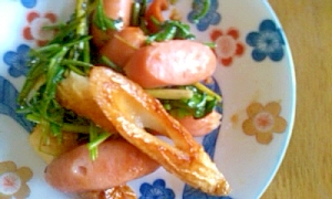 ちくわとウインナーとほうれん草の炒め物