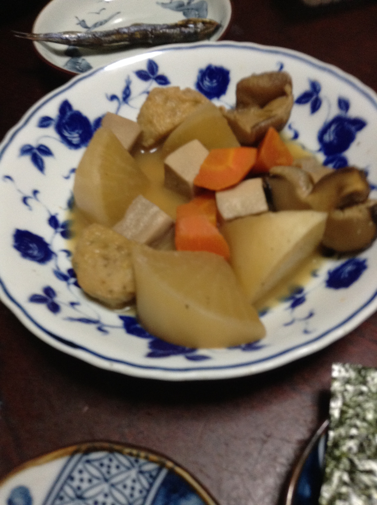 高野豆腐と鶏団子と大根の煮物