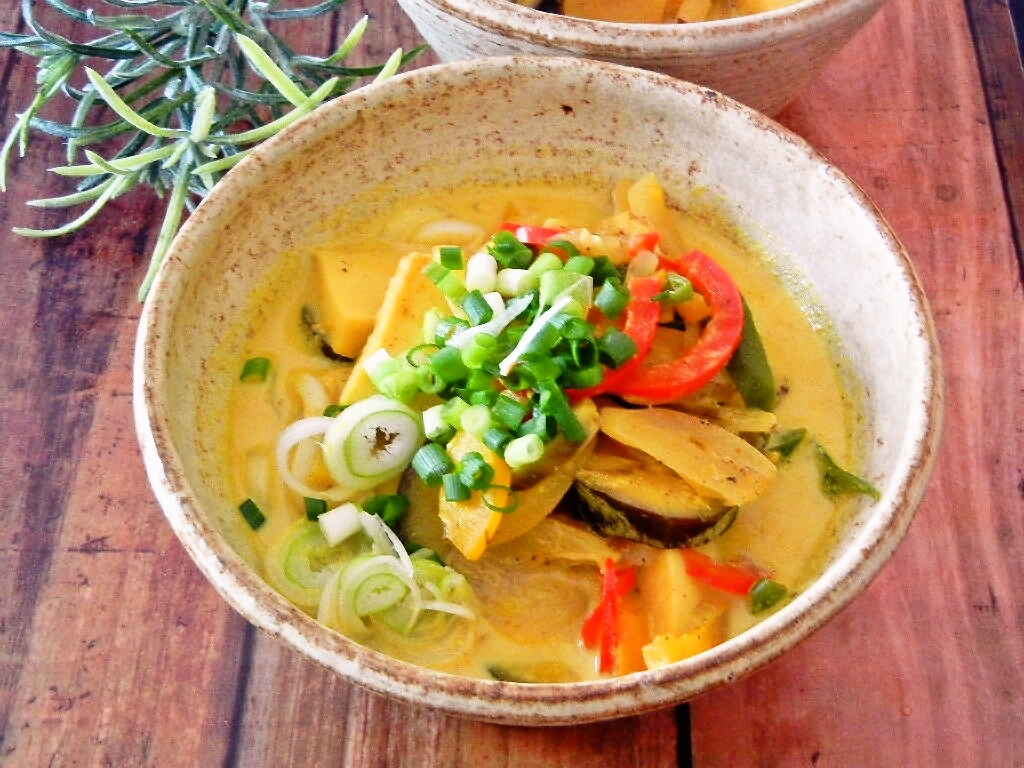 乳和食！夏野菜たっぷり　クリーミーなカレーうどん