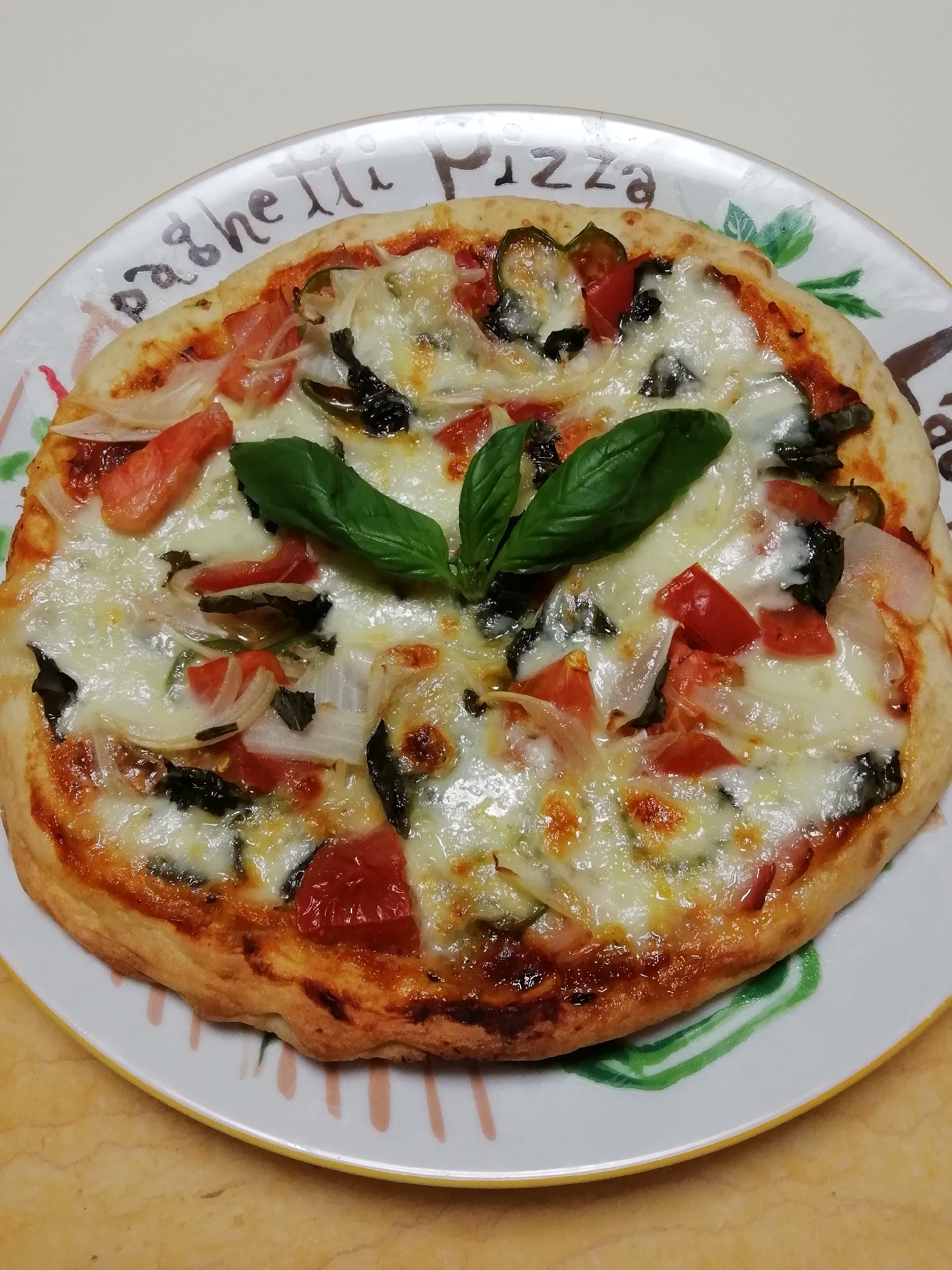 我が家のモッツァレラチーズのミックスピザ