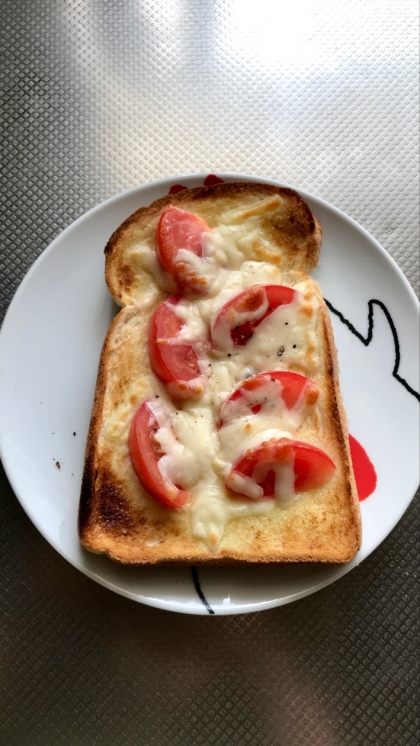 トマトとチーズのトースト