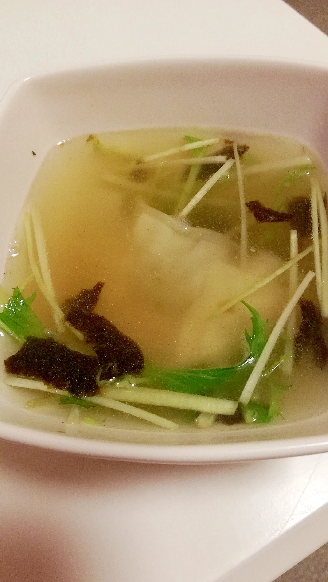 水菜と焼き海苔とワンタンの和風スープ