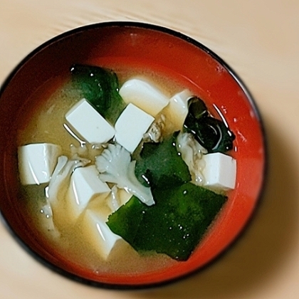 ワカメと豆腐の味噌汁