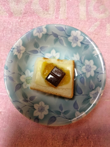 チーズトーストアレンジ 柚子ジャム&ハートチョコ
