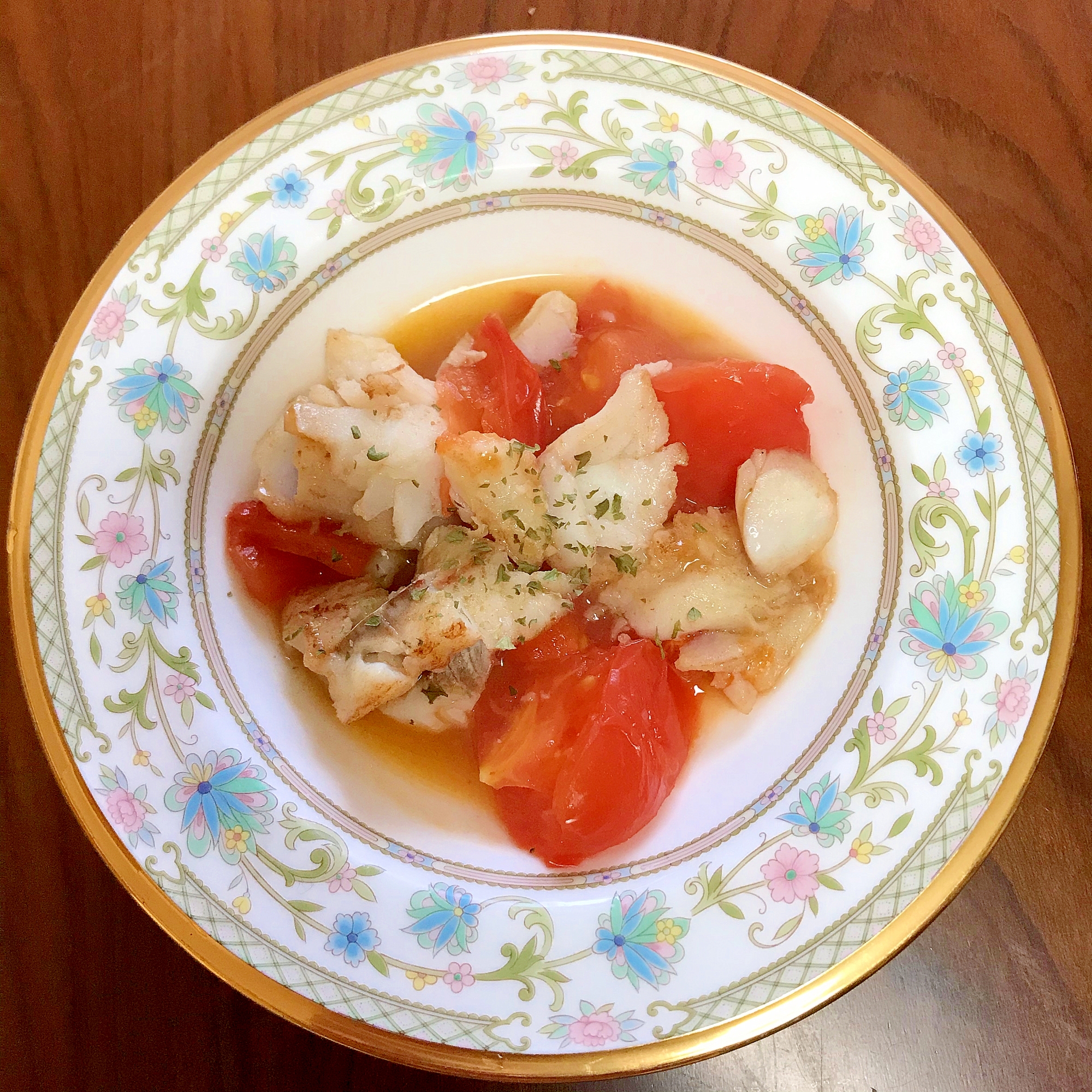 アクアパッツァ風タラとトマトの煮込み料理