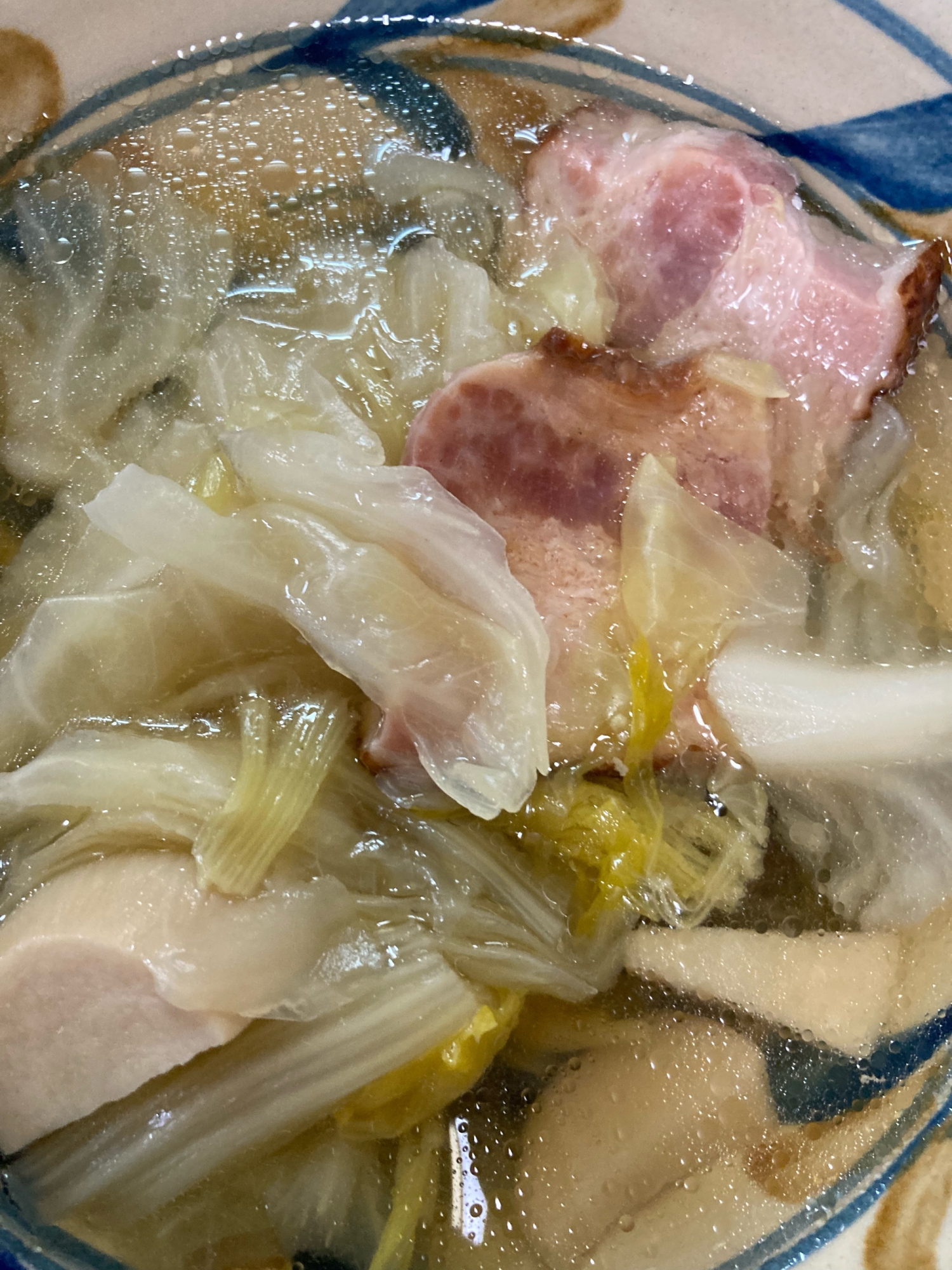 ベーコンとキャベツのスープ