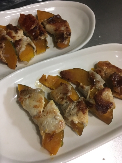 三日月型に
みんな並んでいいですねー
かぼちゃに肉の旨味が移って
うまっ！