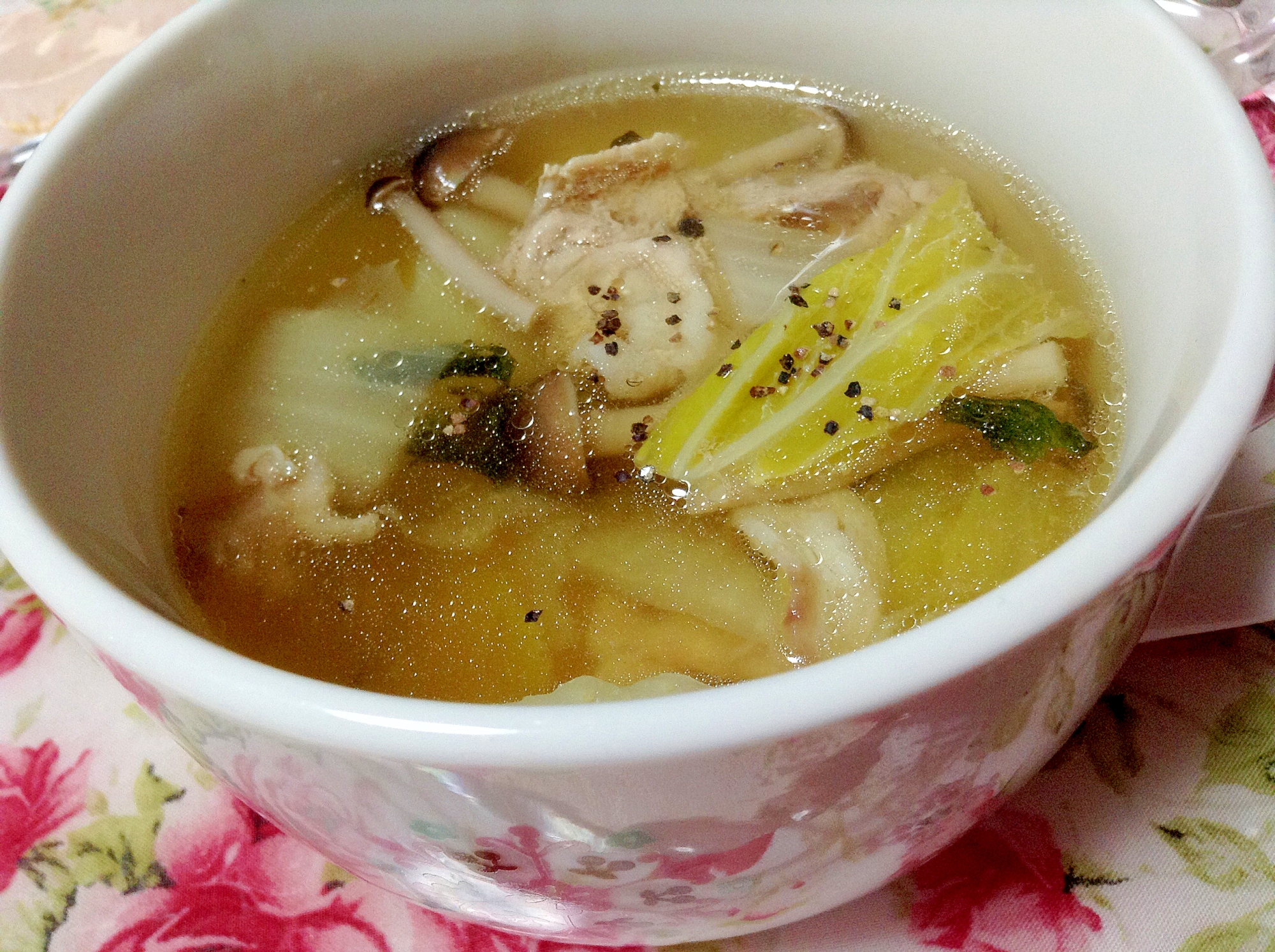 スタミナアップ♪豚肉と白菜とキノコのスープ