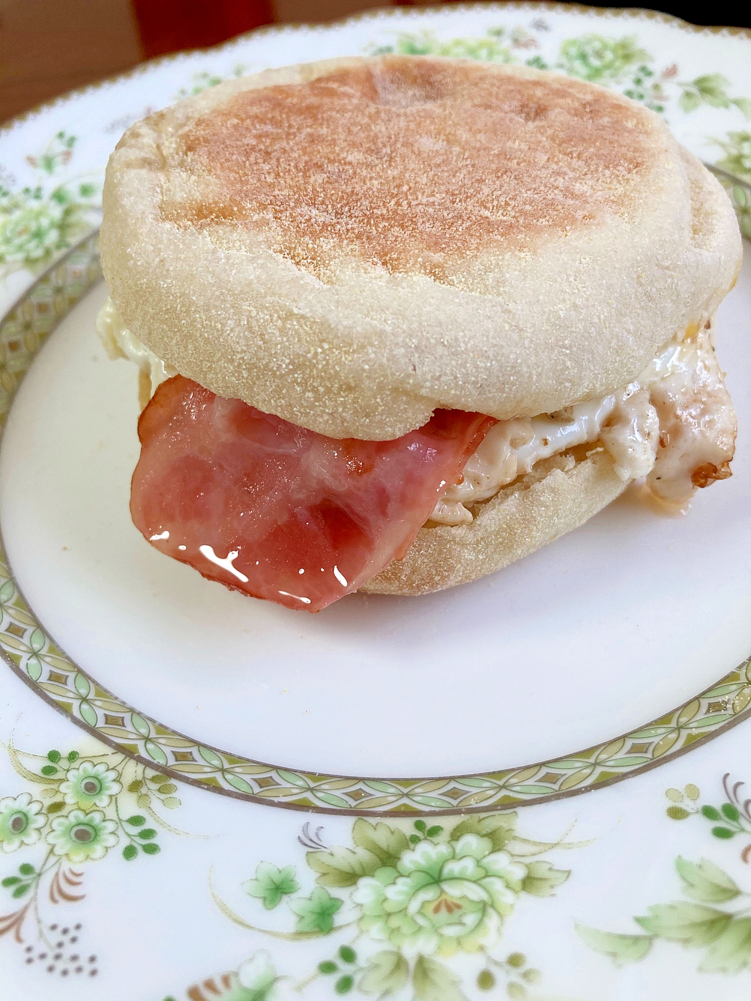 マックグリドル風 ベーコン目玉焼きのマフィンサンド レシピ 作り方 By 水玉模様 楽天レシピ