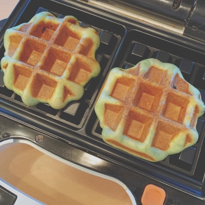 抹茶ワッフルとホワイトチョコワッフル