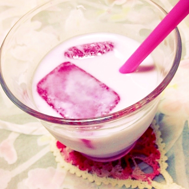 赤紫蘇氷のミルクドリンク