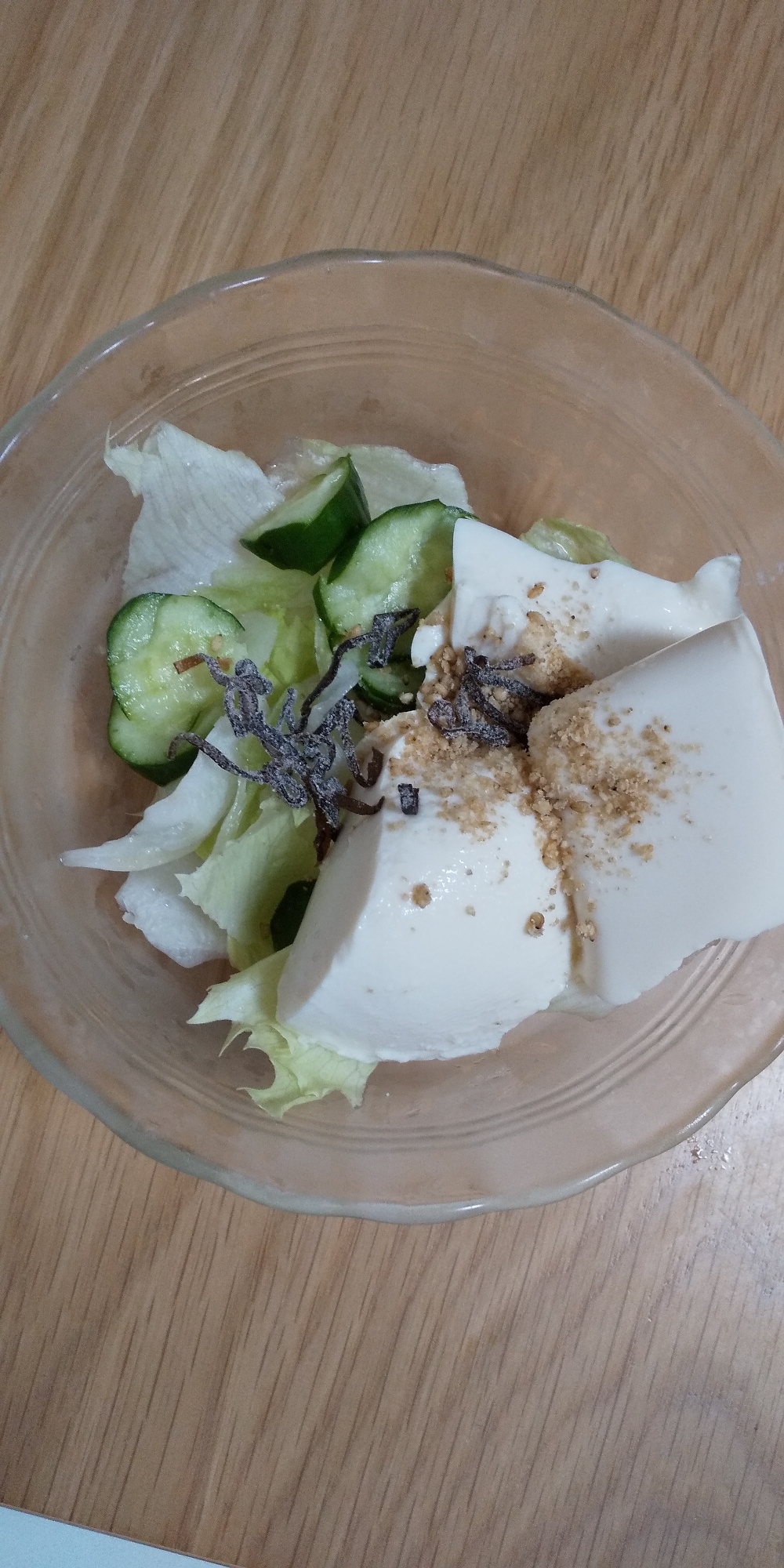 豆腐とごま塩昆布の和風サラダ