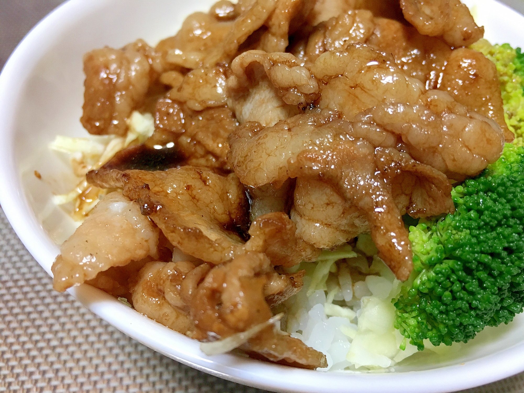 簡単！甘辛！薄切り肉でトンテキ丼