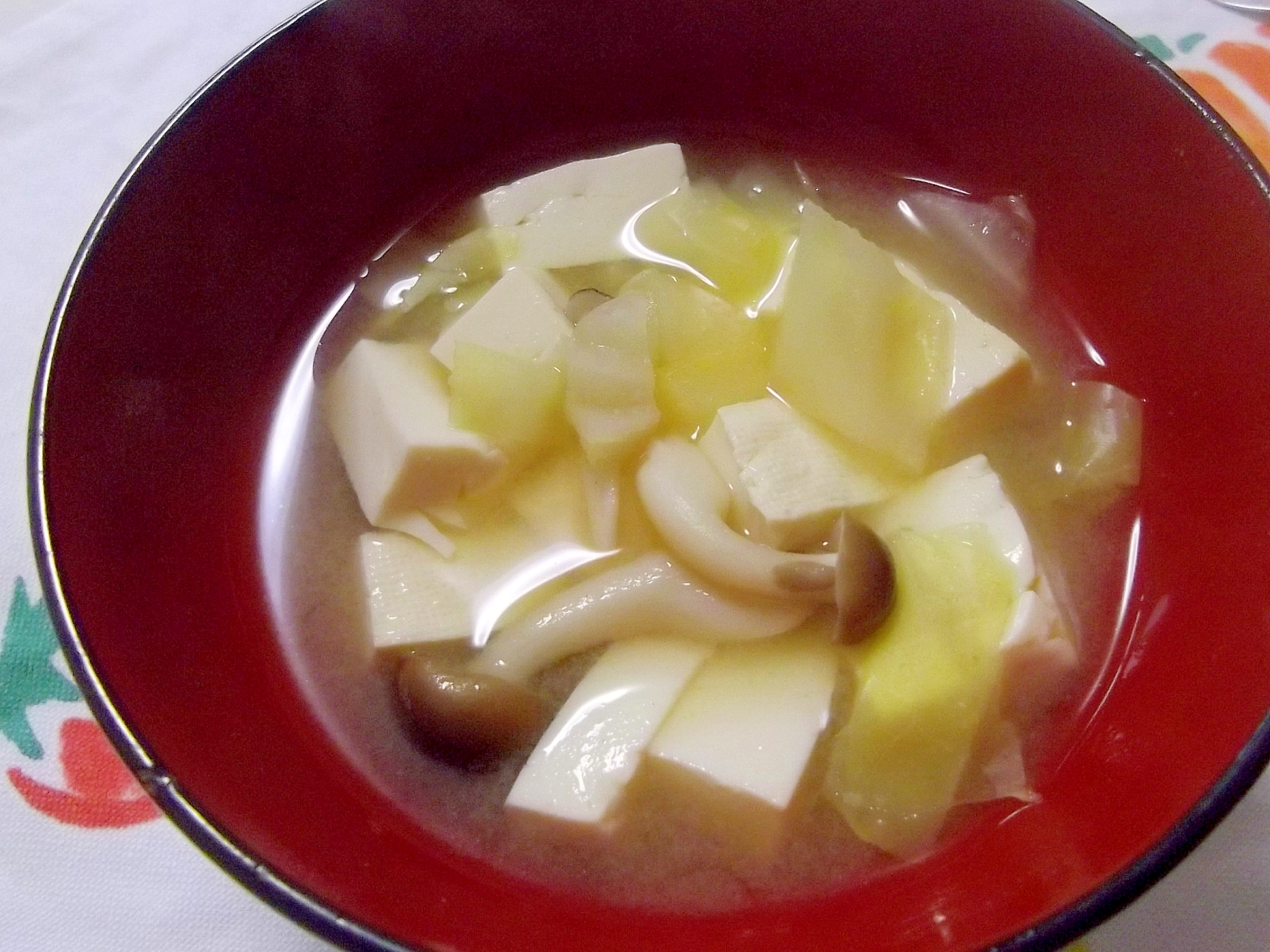 ５分で簡単✨春キャベツとしめじと豆腐のみそ汁✨