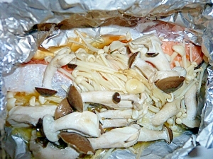 簡単☆フライパンでできる鮭とキノコのホイル焼き☆