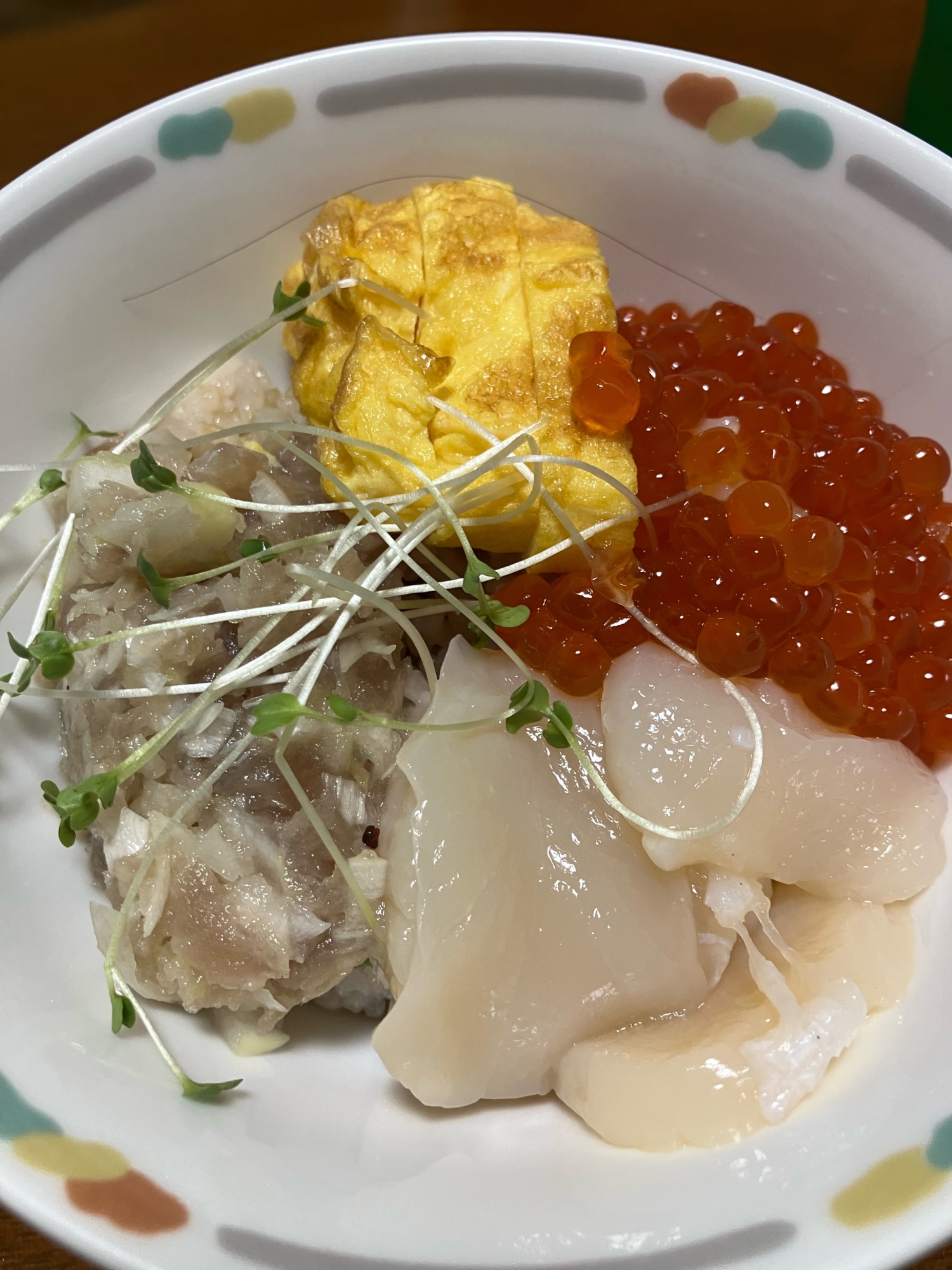 台所菜園の《ブロッコリースプラウト入り海鮮丼》