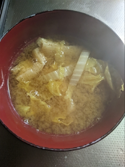 白菜とじゃがいもと油揚げのお味噌汁