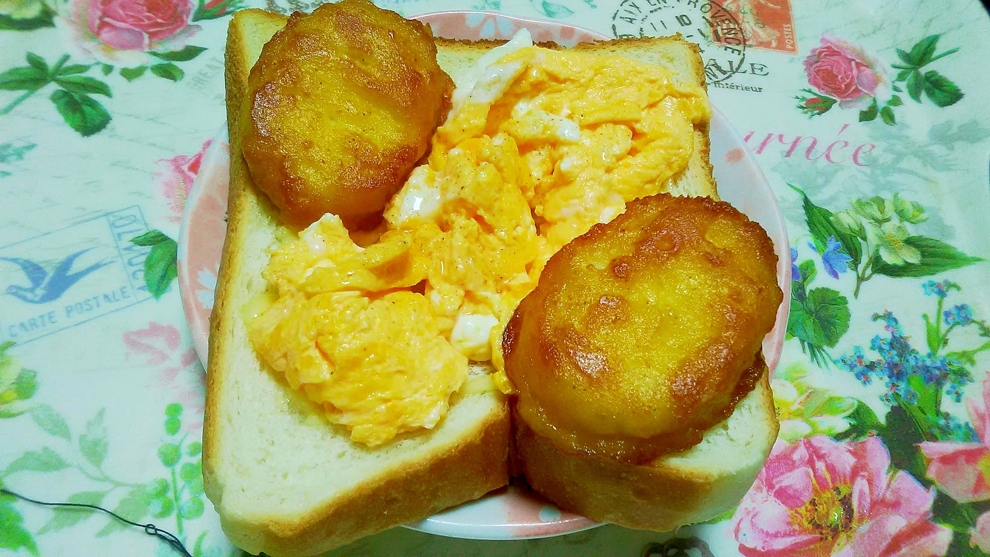 卵とチキンナゲットのトースト