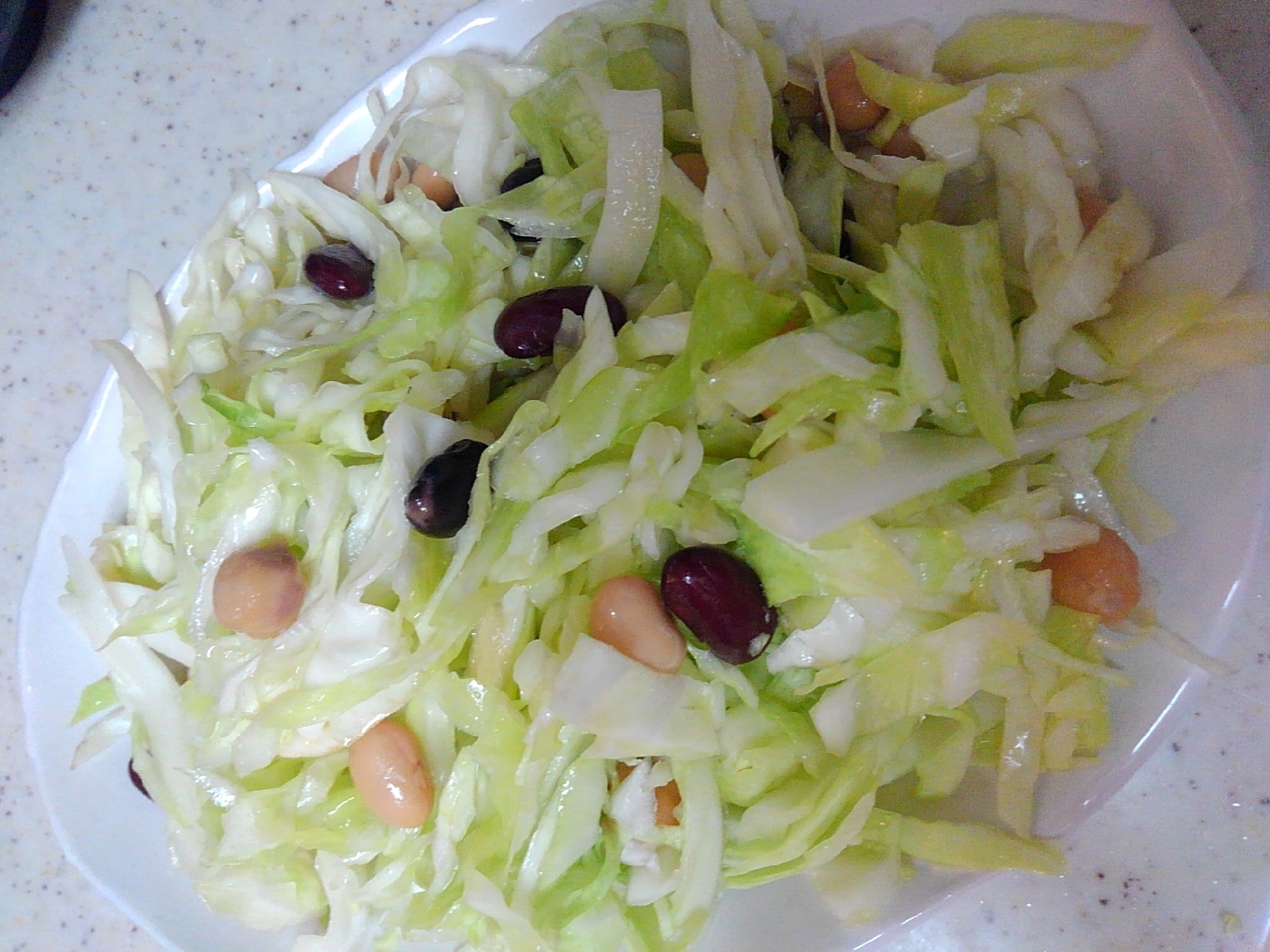 10分で美味しい！豆とレタスの簡単サラダ