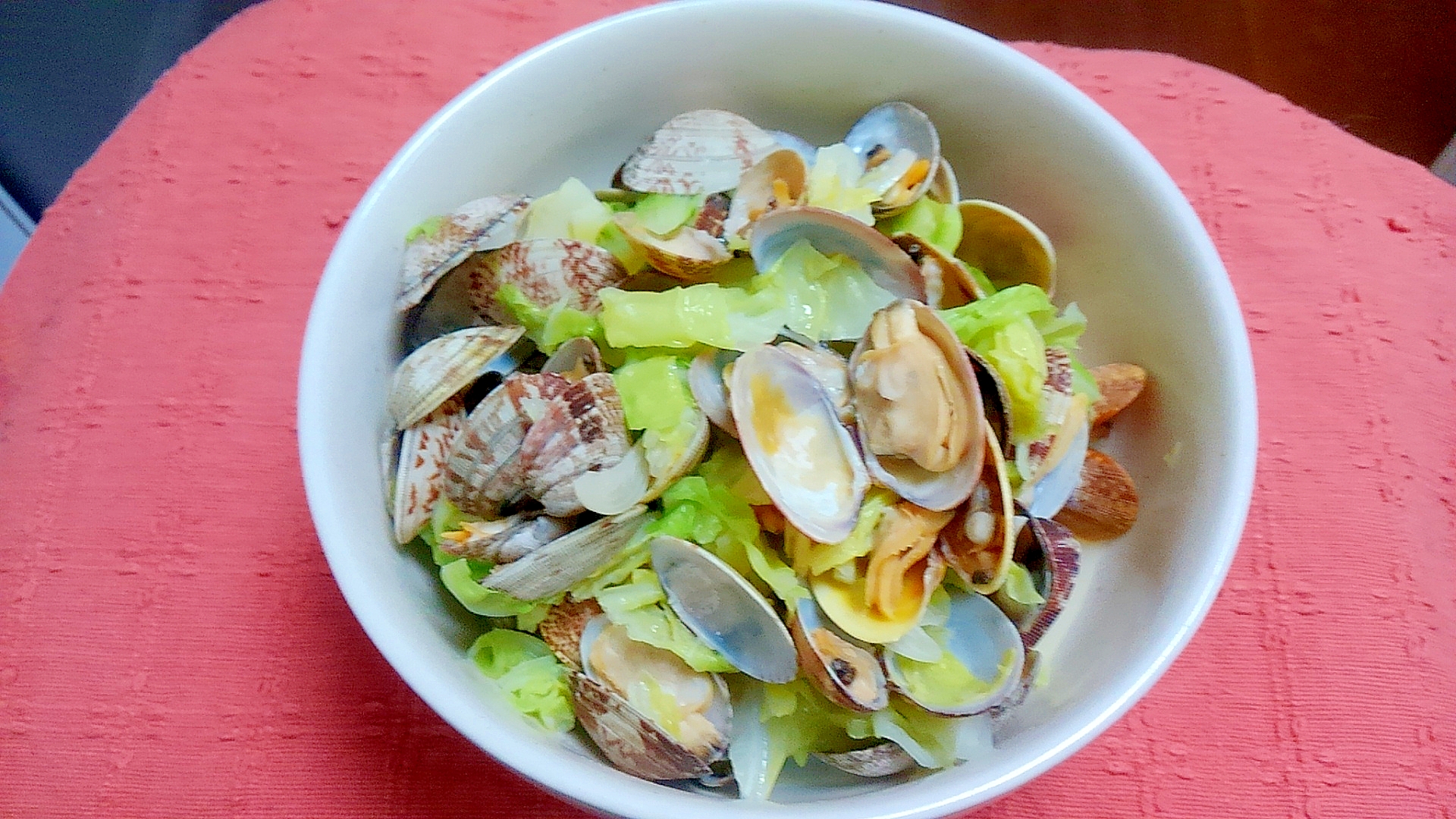 アサリと春キャベツの白ワイン蒸し