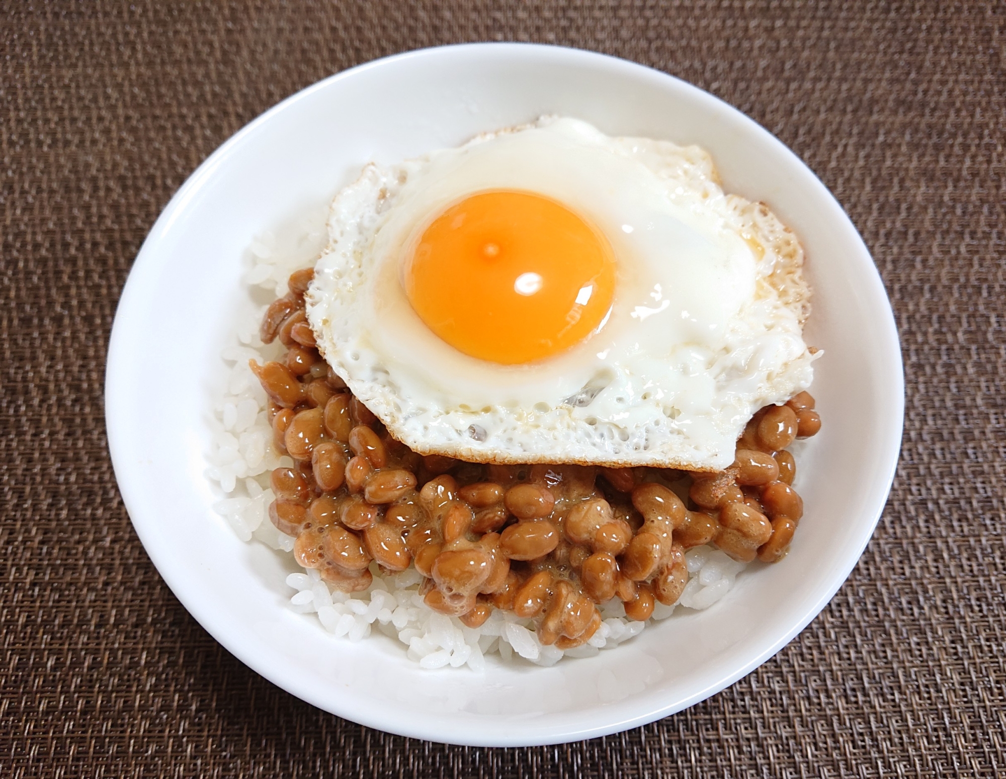 目玉焼き納豆ご飯