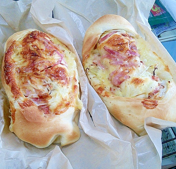 オニオンベーコンチーズパン