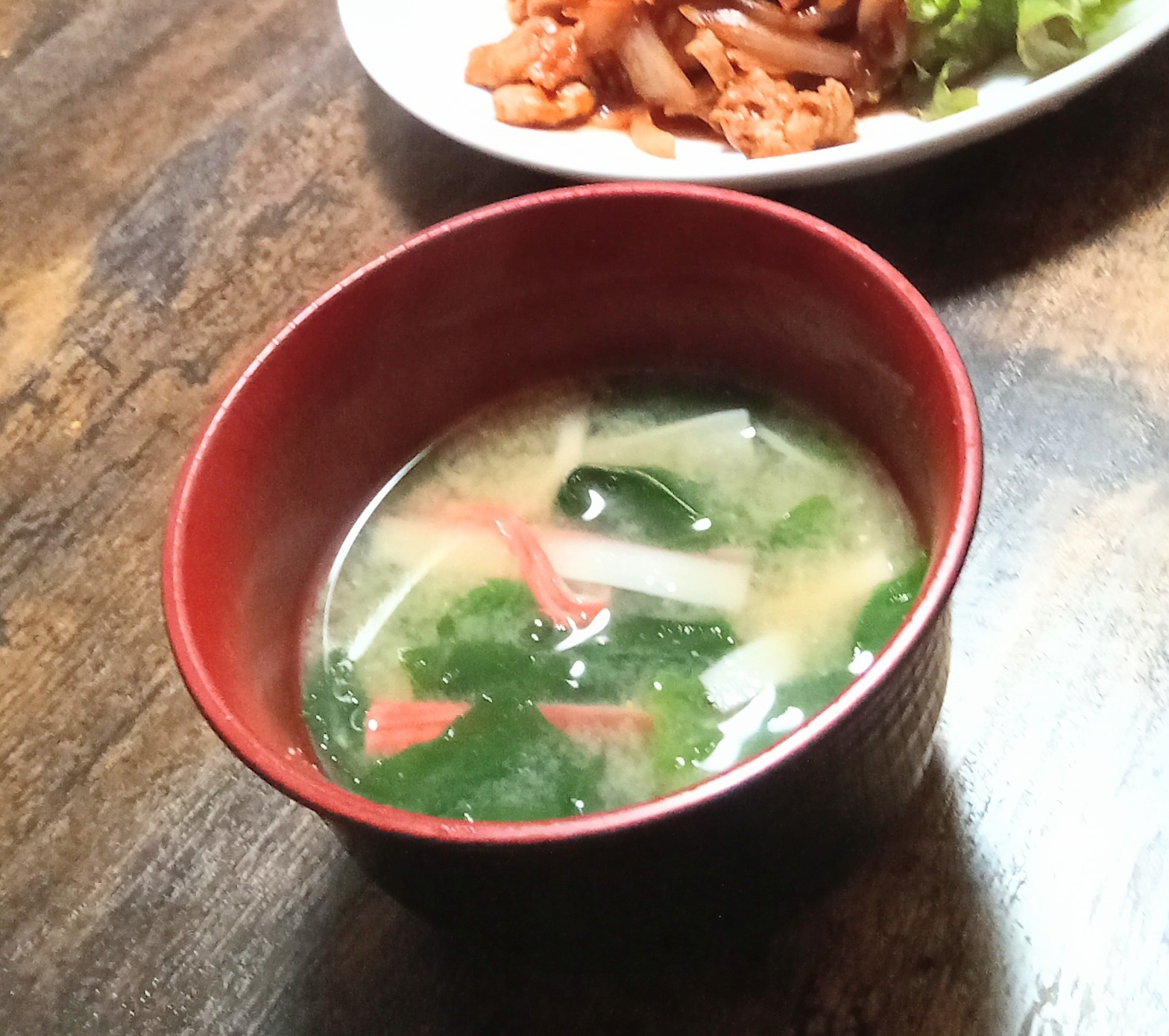 カニカマとほうれん草のお味噌汁