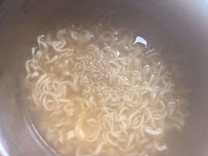 サッポロ一番ゴマみそラーメン 白