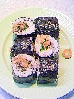 ラップでハンバーグ海苔巻