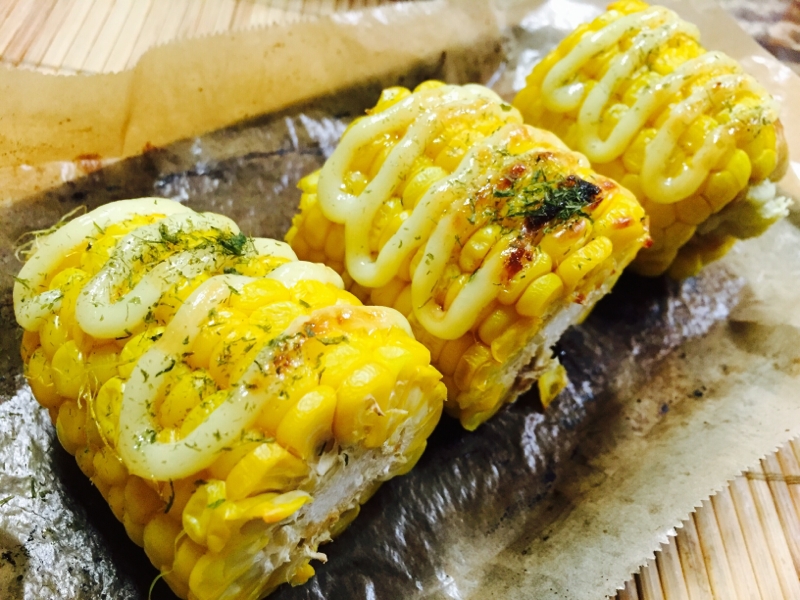 マヨ醤油のせ焼きトウモロコシ