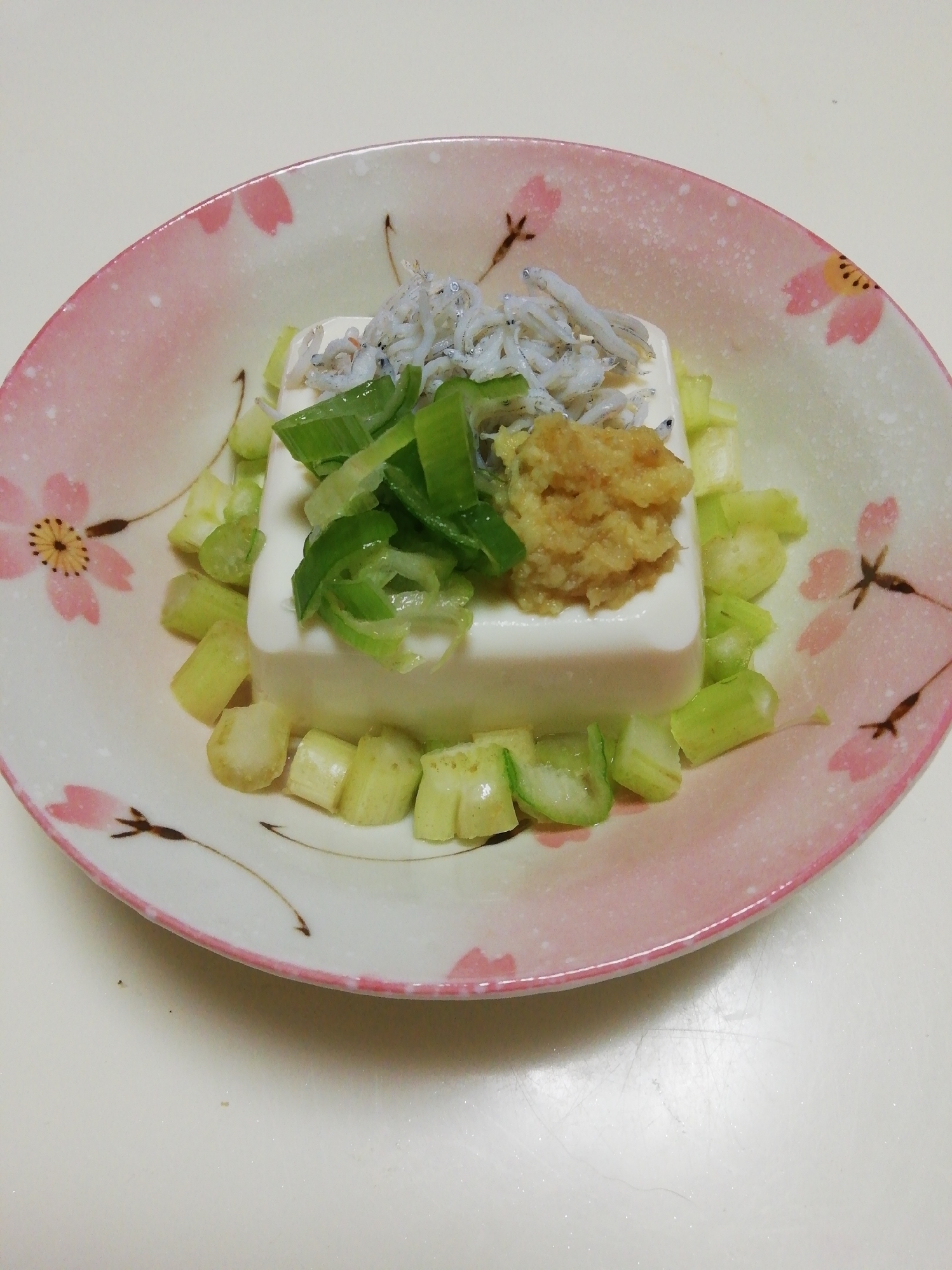 簡単！しらすとセロリの冷奴