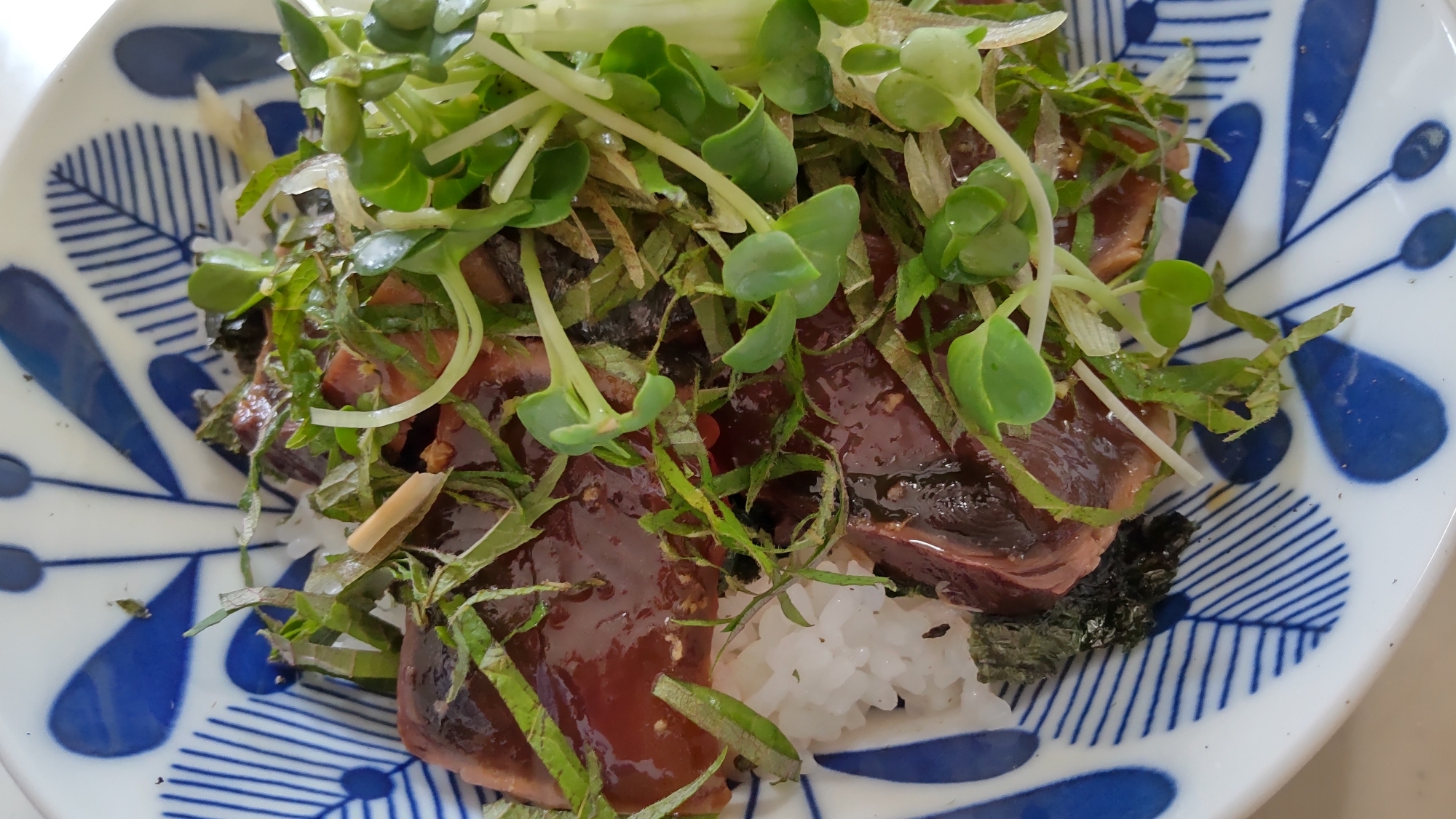 カツオたたきの漬け丼