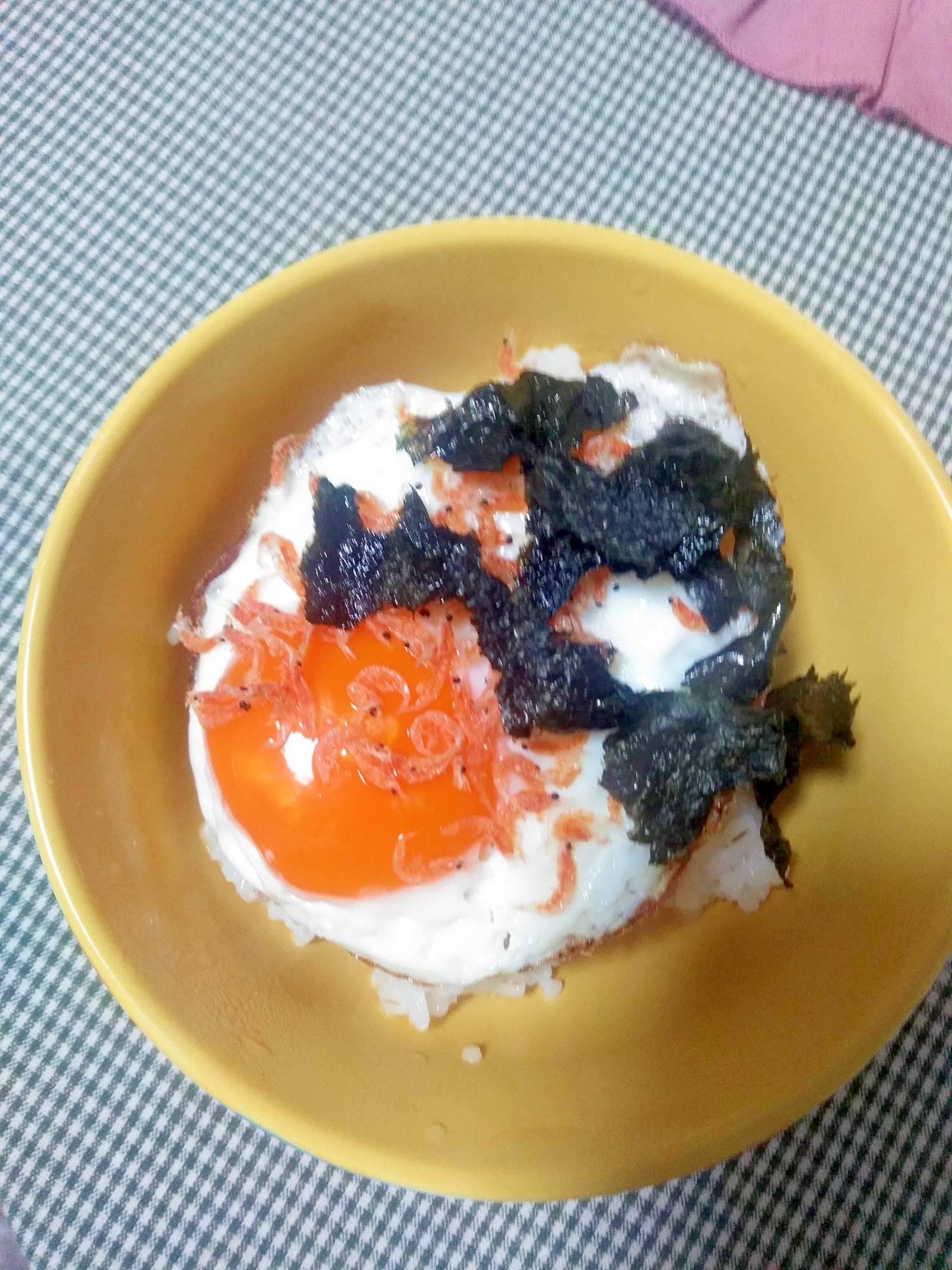 あみえび海苔の目玉焼きご飯