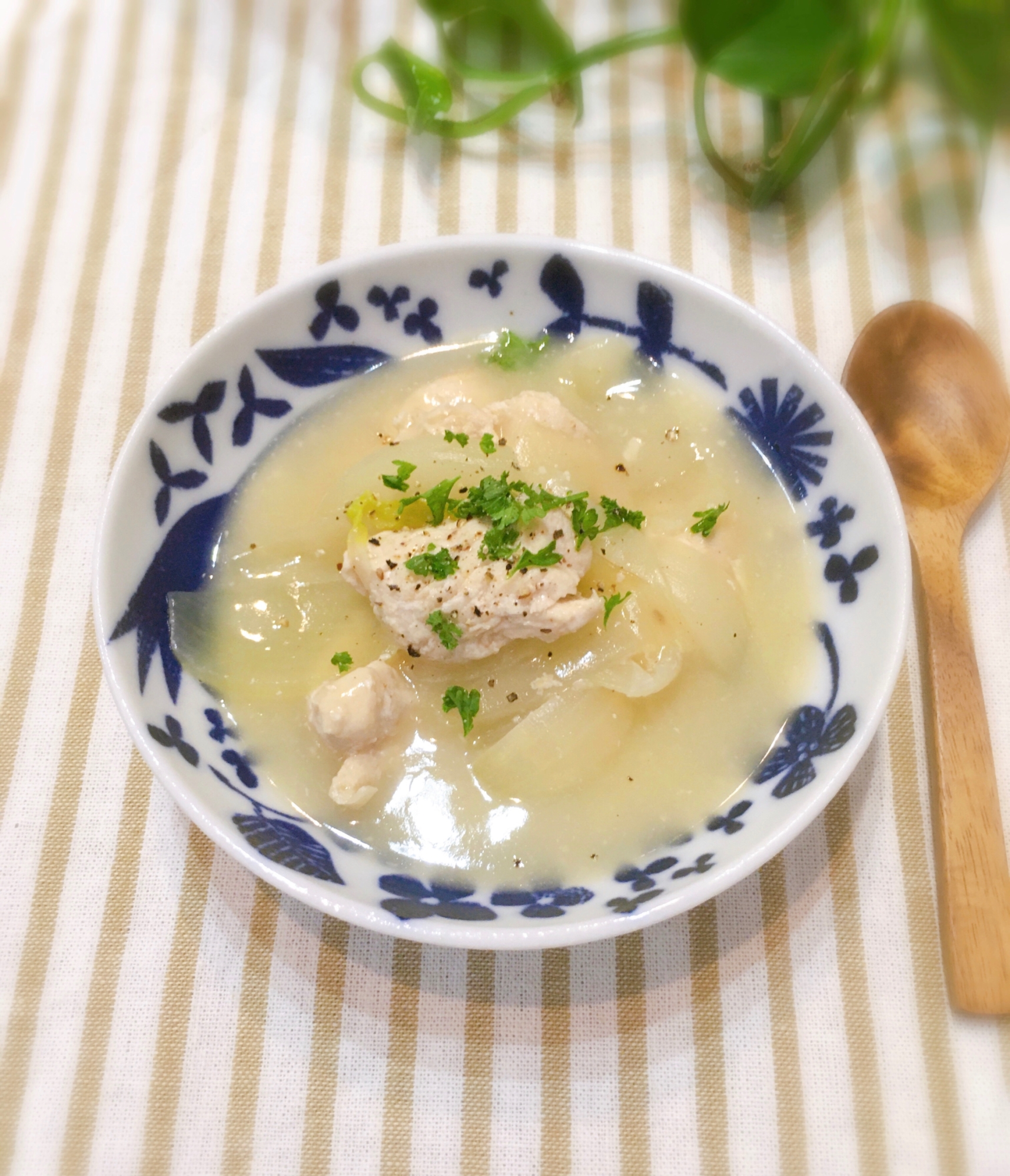 鶏ムネ肉と新玉ネギのホワイトスープ♡