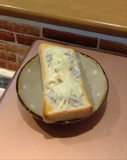 シラスのチーズトースト