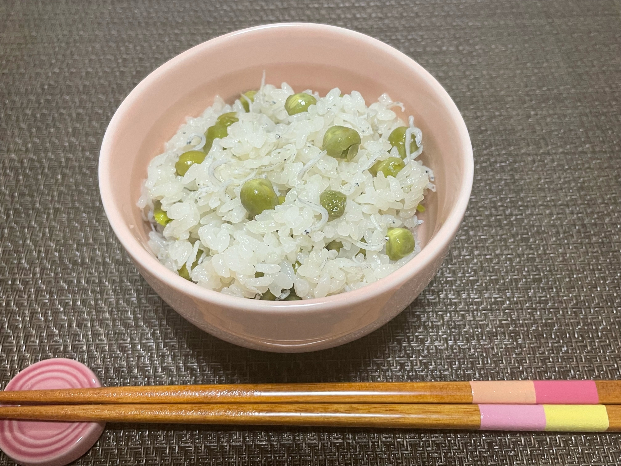 グリーンピースとじゃこの炊き込みごはん