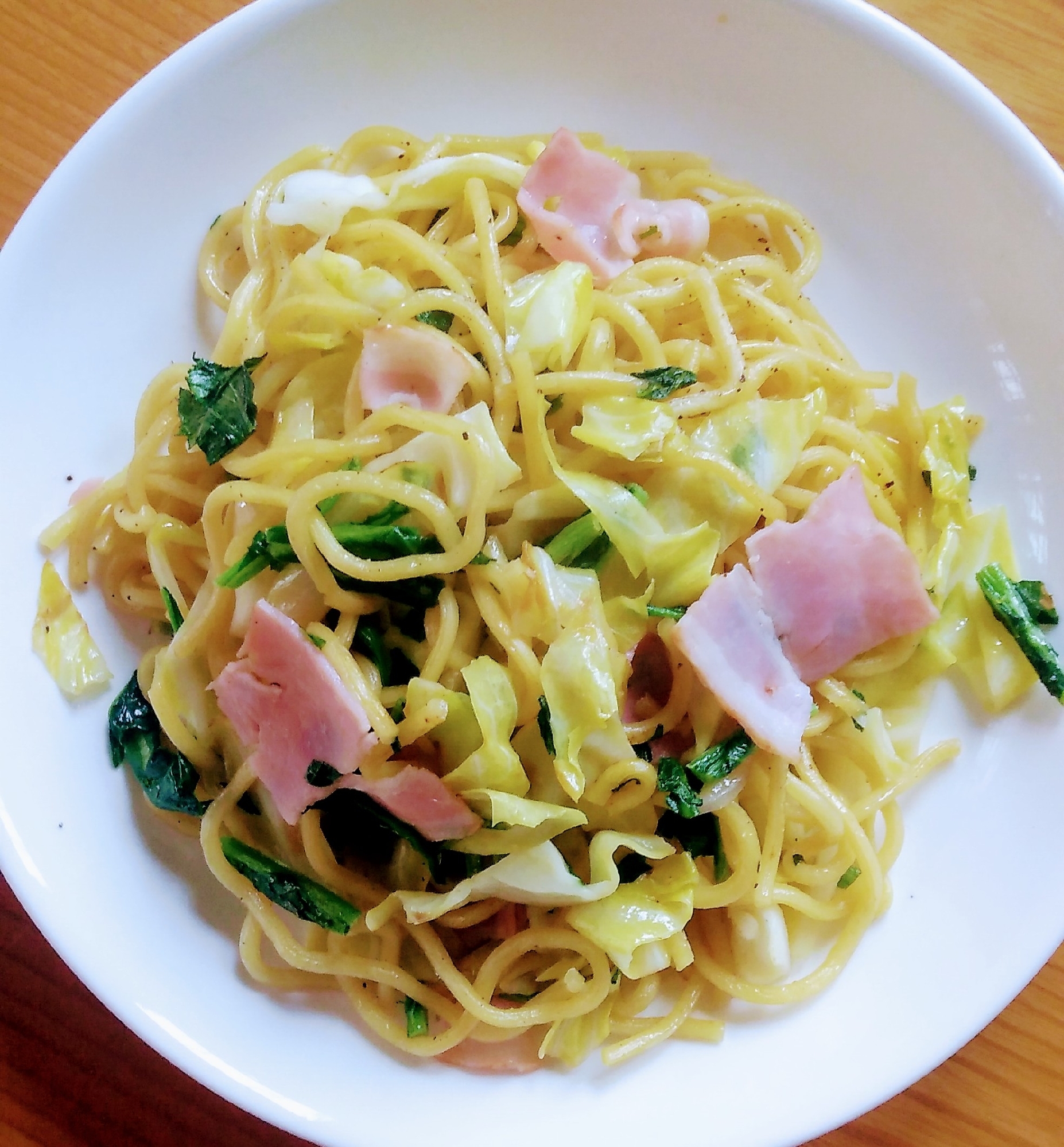 キャベツとベーコンの塩焼きそば