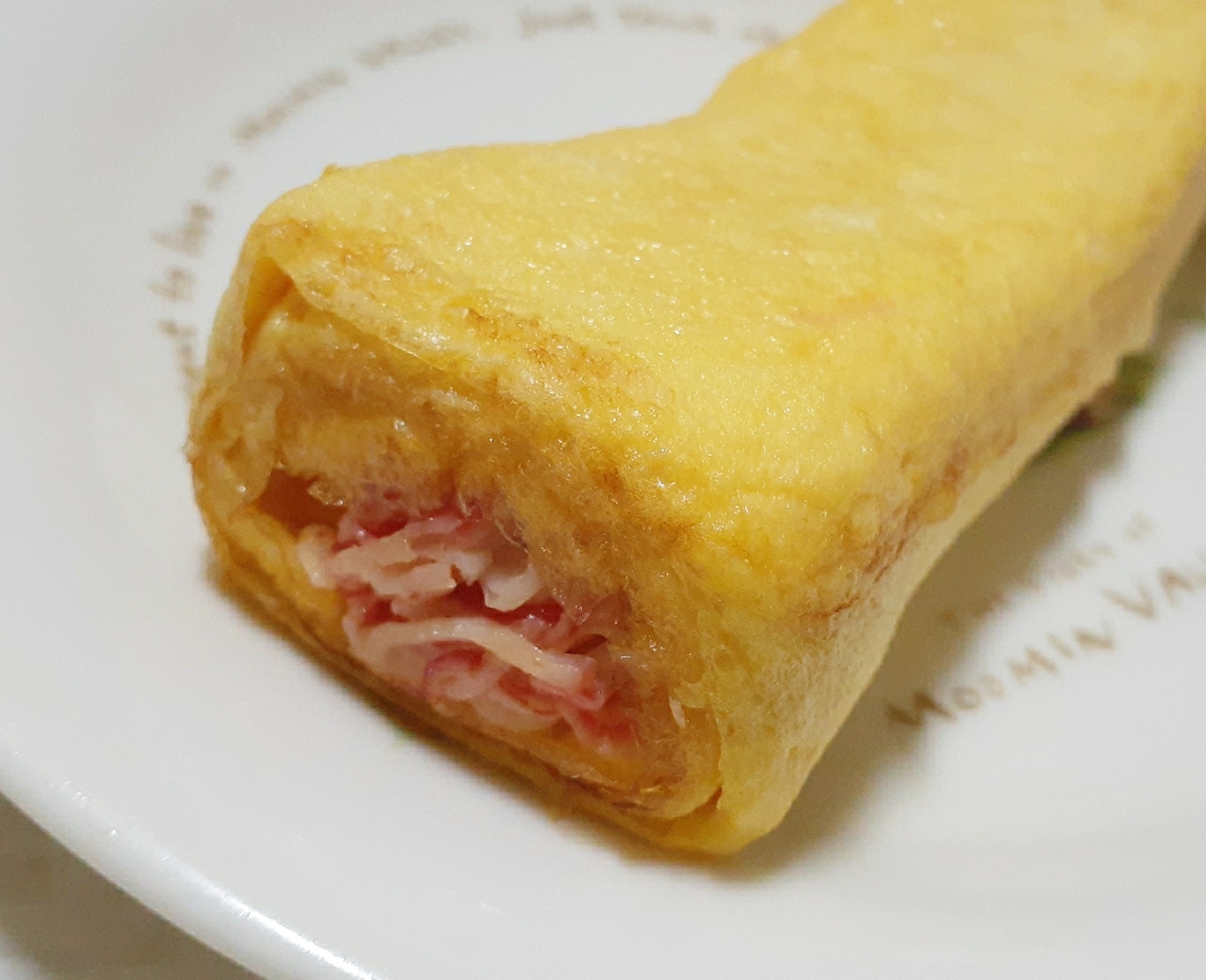 からしでピリ辛!めんつゆマヨのカニカマ卵焼き♪