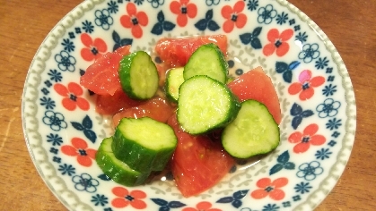 夏にすっきり！　トマトときゅうりの酢漬け