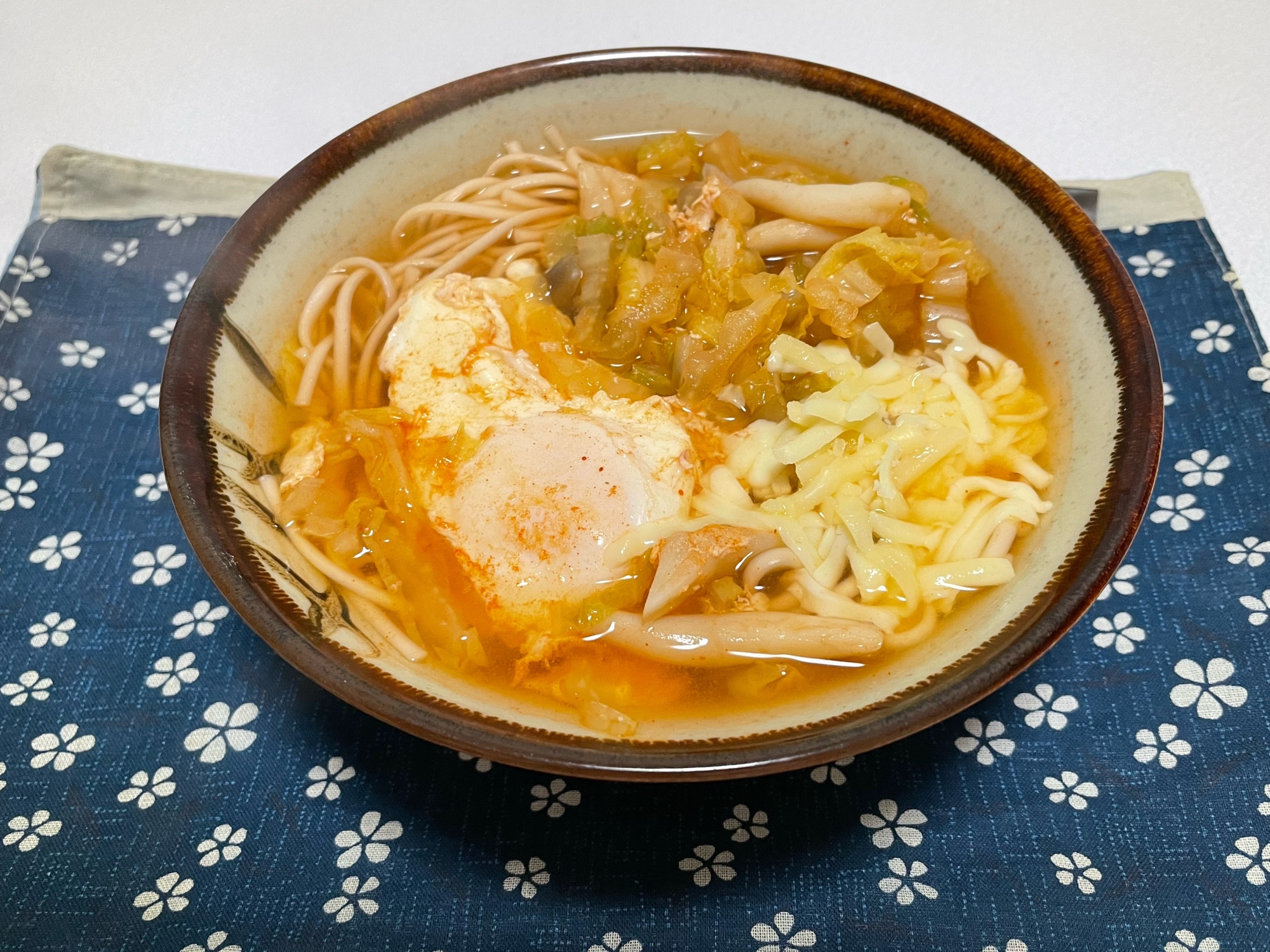 プチッと鍋で簡単!キムチ鍋風うどん