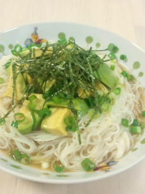 アボカドのワサビつゆそうめん